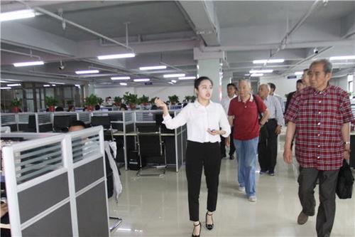 誠信(xin)引領未(wei)來(lai) 河北誠促會走(zou)進邯鄲(dan)耀騰企業管理咨詢(xun)集(ji)團